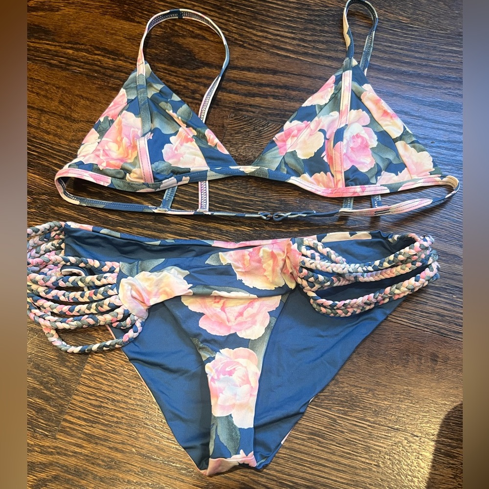 Frankie’s Bikinis floral two piece sz L